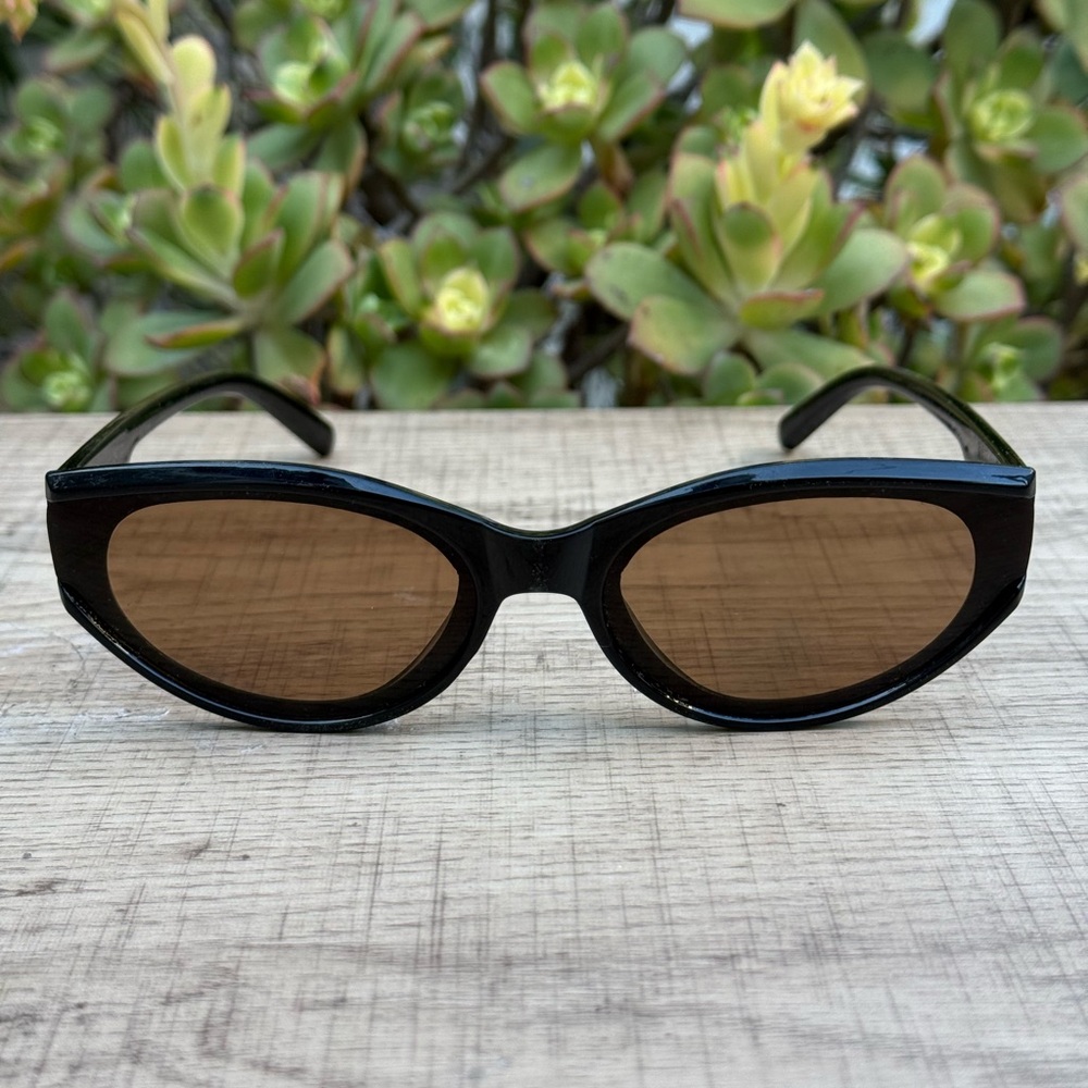Womens Black Oval Sunglasses sunshades. Sunshades for women